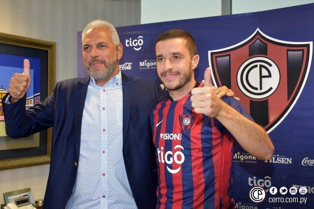 Marcelo Palau - meia se transferiu do Guaran para o Cerro Porteo