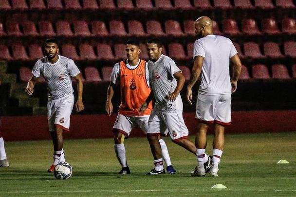Jogadores trabalharam o aquecimento na Ilha, para a partida válida pela Copa do Nordeste 2020.