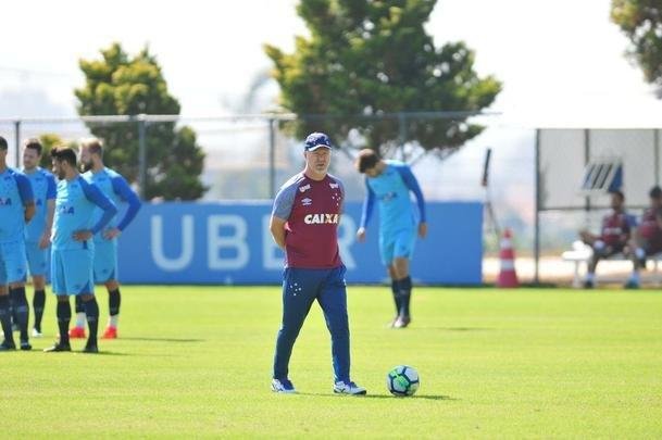 Imagens do treino do Cruzeiro com a presena do presidente Wagner Pires de S