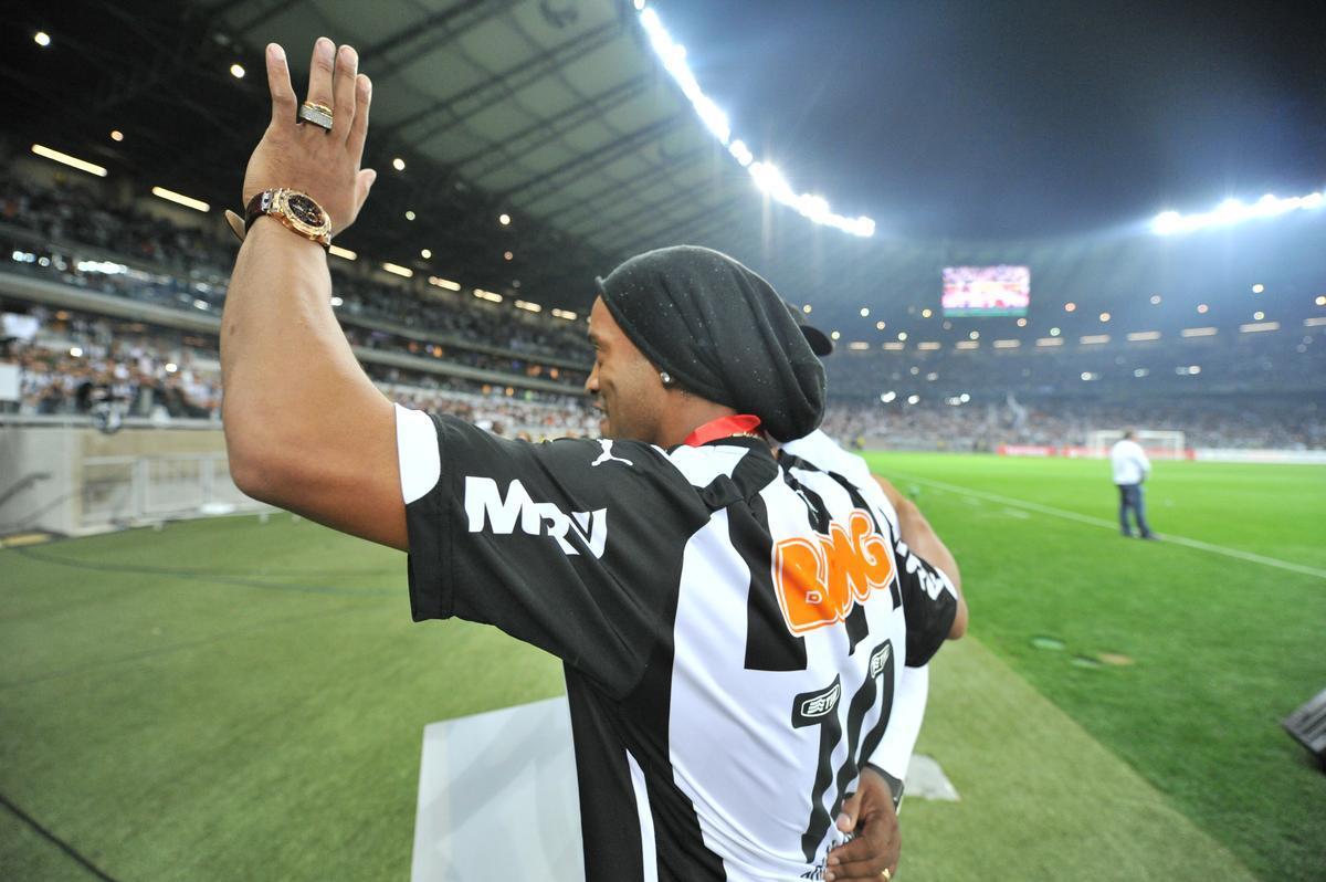 Ronaldinho pode ter feito, contra o Lans, na despedida da Recopa, o seu ltimo jogo pelo Atltico