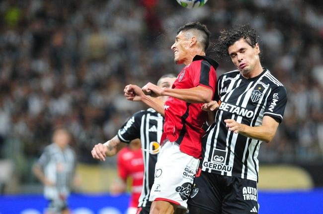 Atltico e Brasil de Pelotas-RS se enfrentaram nesta quarta-feira (12/4), no Mineiro, pela ida da terceira fase da Copa do Brasil