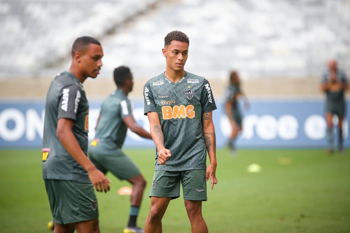 Levir Culpi comanda treino no Mineiro antes da estreia no Grupo E da Libertadores