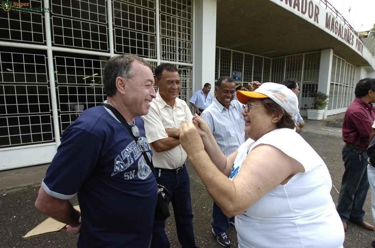 Em 2006, no aniversário de 40 anos do título da Taça Brasil de 1966, reportagem do Estado de Minas e do Superesportes reuniu no Mineirão alguns dos craques do Cruzeiro: Zé Carlos, William, Procópio, Neco, Natal, Dirceu Lopes, Evaldo e Tostão.
