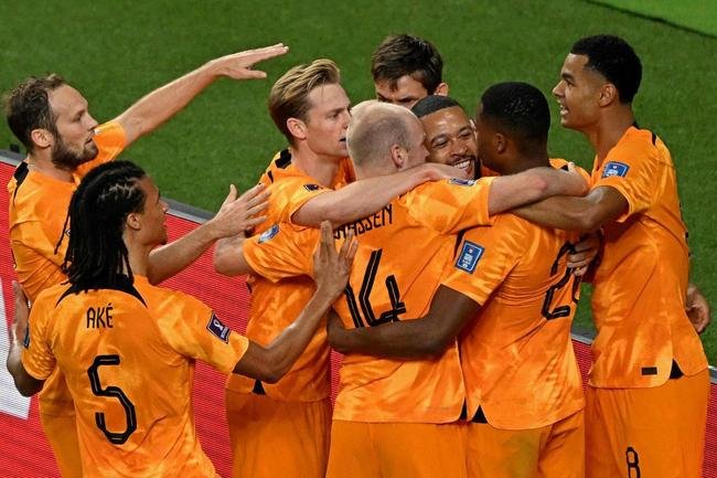Lances do jogo entre Holanda e Estados Unidos pelas oitavas de final da Copa do Mundo.