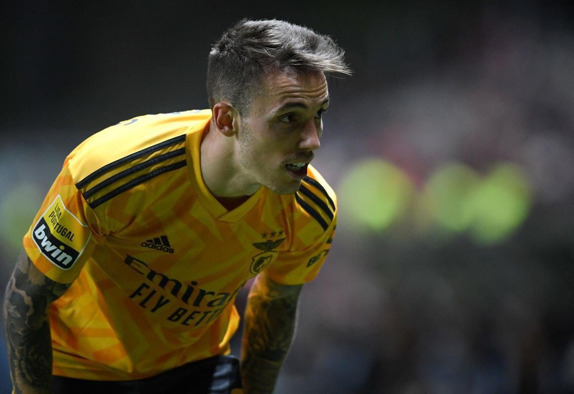 19: lateral-esquerdo lex Grimaldo (Benfica)  - ndice: 81.1
