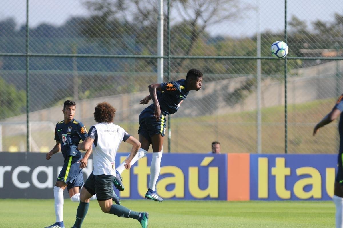 Atltico colocou alguns reforos em campo e derrotou a Seleo Brasileira Sub-20 por 5 a 3 com gols de Ricardo Oliveira (2), Denlson, Terans e Erik. Jhonny Lucas, Alerrandro e Alan descontaram.