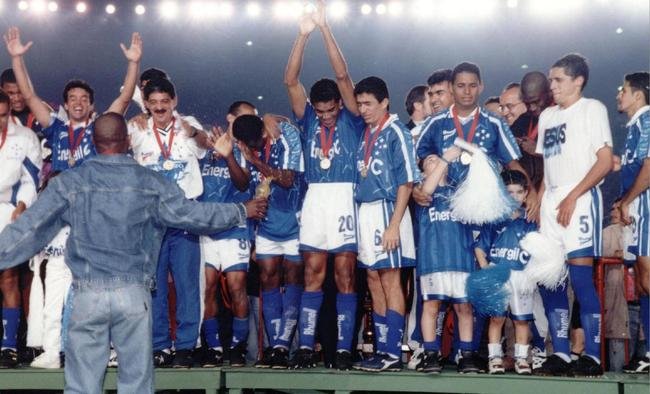 Em 1997, o Cruzeiro conquistou o bi da Copa Libertadores da Amrica. Na deciso, o clube mineiro superou o Sporting Cristal do Peru.