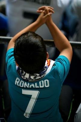 Torcedores do Real Madrid assistiram à final com o Liverpool em grandes telões no estádio Santiago Bernabéu, em Madrid