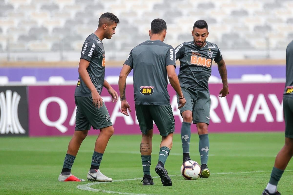 Levir Culpi comanda treino no Mineiro antes da estreia no Grupo E da Libertadores
