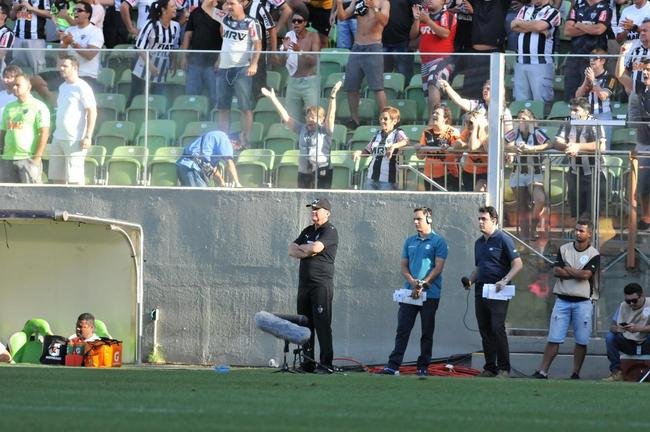 lances do primeiro tempo do jogo entre Atl�tico e Flamengo no Independ�ncia