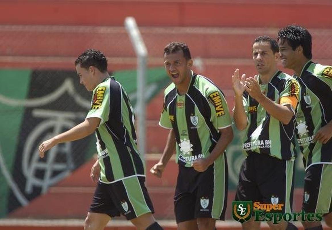 Outro modelo de uniforme de 2007