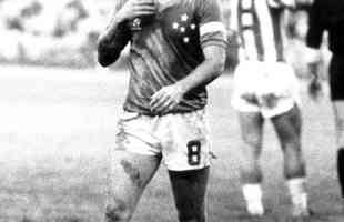 Artilheiro da Libertadores de 1976, com 13 gols, Palhinha construiu a maior parte de sua trajetria no Cruzeiro entre 1969 e 1976. Depois, foi jogador de Corinthians, Atltico, Santos e Vasco. De 1983 a 1984, j aos 33 anos, fechou o seu ciclo no clube celeste. Por fim, passou por dois Amricas: o do Rio e o de Minas Gerais. Wanderley Eustquio de Oliveira  o stimo que mais balanou a rede pela Raposa, com 156 gols em 457 partidas.