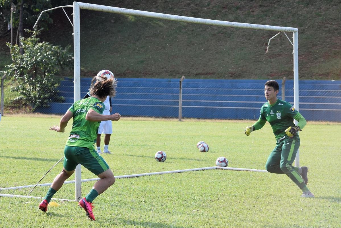O América treinou em Uberlândia nesta quarta-feira (31). As atividades visaram o confronto contra o Uberlândia, válido pela 6ª rodada do Campeonato Mineiro. A partida será realizada no Parque do Sabiá, às 11h.