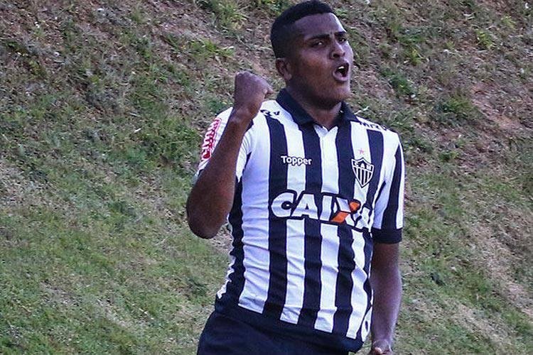 Elder Santana - Estreou no time principal do Atltico em 2013, justamente em um clssico contra o Cruzeiro, dias aps a conquista da Copa Libertadores. Foi emprestado nos anos seguintes. Em 2017, jogou quatro vezes, duas pela Florida Cup e duas pelo Campeonato Brasileiro. No marcou gols. Atuo pelo time de aspirantes no segundo semestre de 2017 e, em 2018, foi emprestado ao Atltico-GO.