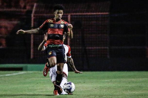 No segundo tempo, o Sport ainda ampliou o placar com Jean Patrick. Porém, com a expulsão do capitão Sander, o Imperatriz tomou a iniciativa do jogo e chegou ao empate com dois gols de Cesinha.