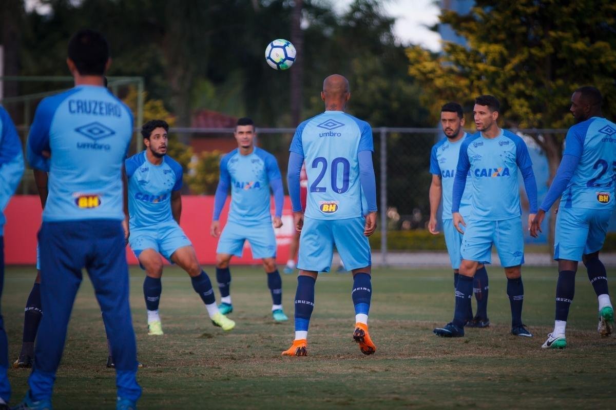 Cruzeiro encerrou preparao para jogo com Palmeiras em treino fechado na Toca da Raposa II