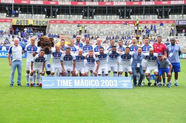 Cruzeiro: time campeo da Trplice Coroa de 2003 venceu equipe de masters por 2 a 1, neste domingo, em jogo festivo realizado no Mineiro