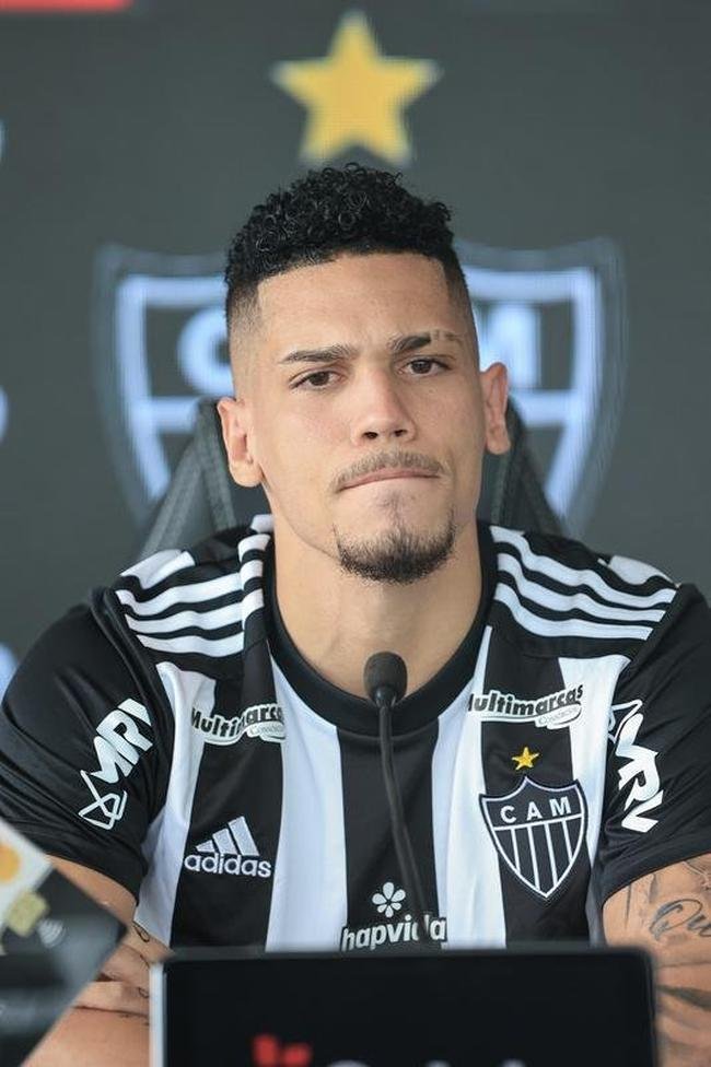 Paulinho foi oficialmente apresentado na Cidade do Galo nesta sexta-feira (16/12).