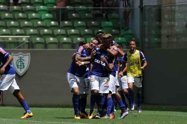 Rafael Silva comemora o gol da vitria do Cruzeiro sobre o Atltico