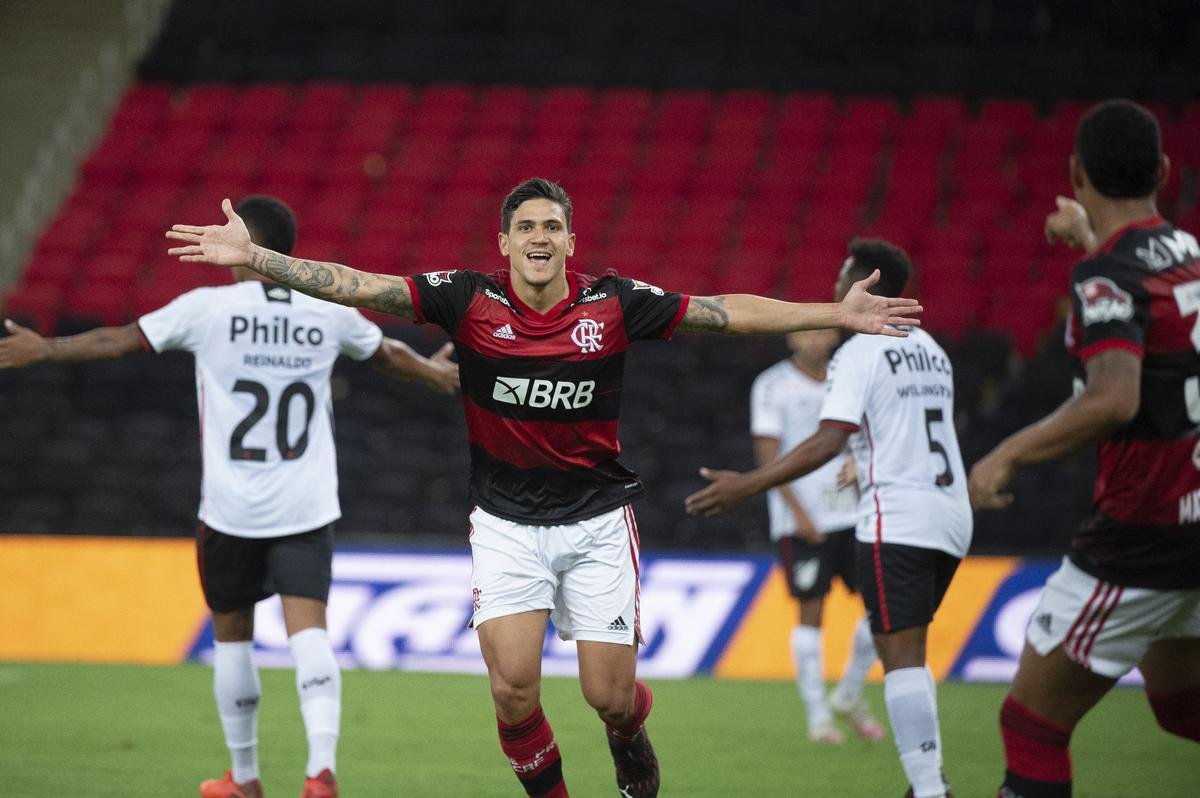 O Flamengo tambm ganhou os dois jogos contra o Athletico-PR: 1 a 0, na Arena da Baixada, em Curitiba, e 3 a 2, no Maracan, no Rio de Janeiro.
