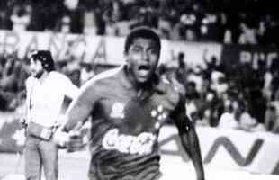 1990 - Supercopa da Libertadores - Cruzeiro foi eliminado na primeira fase ao ser derrotado pelo Racing.
