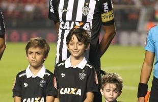 Atl�tico saiu atr�s, conseguiu virada com R�ger Guedes e Ricardo Oliveira, mas cedeu empate no Morumbi