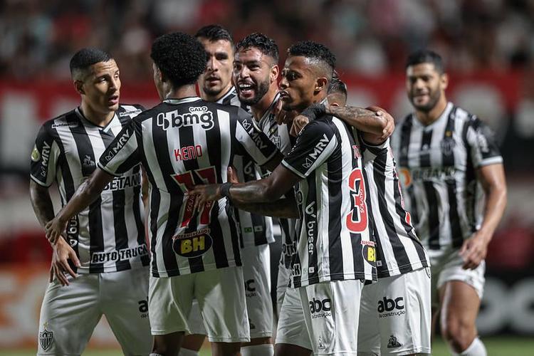 Veja as fotos do confronto entre Atlético-GO e Atlético, no estádio Antônio Accioly, em Goiânia, pela 27ª rodada da Série A do Brasileirão.
