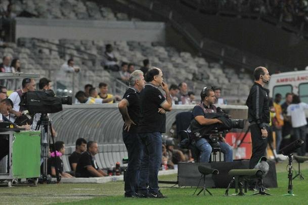Pedro Rocha amplia vantagem do Grmio para 2 a 0 no Mineiro, no segundo tempo