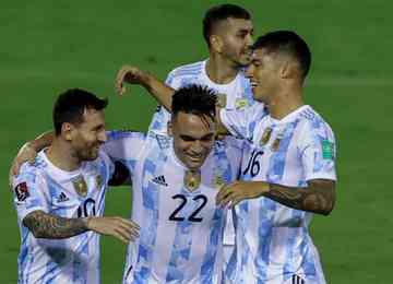 Equipe do técnico Lionel Scaloni venceu por 3 a 1 fora de casa