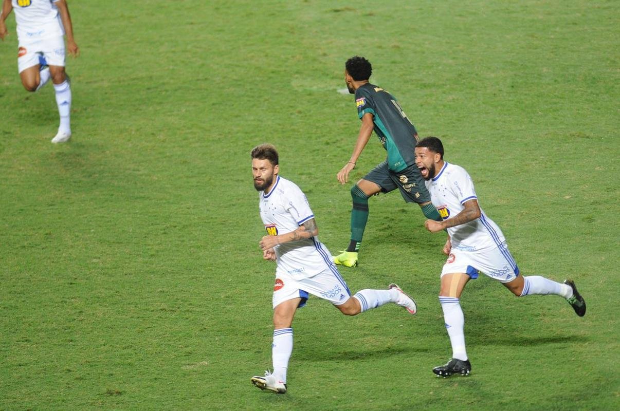 Fotos do jogo entre Amrica e Cruzeiro, no Independncia, em Belo Horizonte, pela 25 rodada da Srie B do Brasileiro