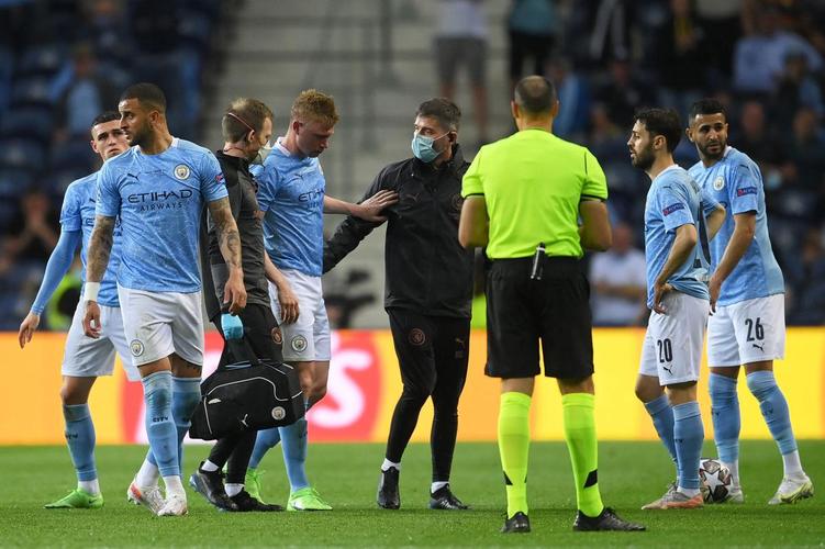 Imagens da grande decisão entre Manchester City e Chelsea no Estádio do Dragão