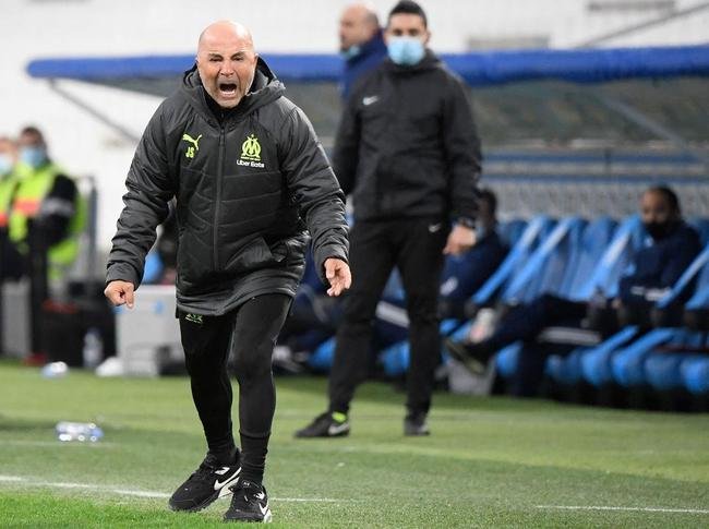 Festa e gritaria de Jorge Sampaoli em vitria do Olympique de Marselha sobre o Brest, neste sbado, pelo Francs: 3 a 1. Este foi o segundo triunfo seguido do clube sob o comando do argentino