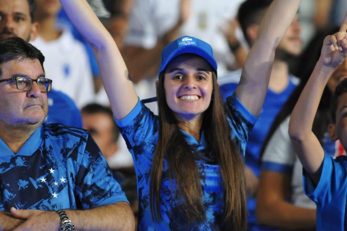 Fotos da torcida do Cruzeiro durante a partida contra o Operrio-PR, no Mineiro, pela 29 rodada da Srie B