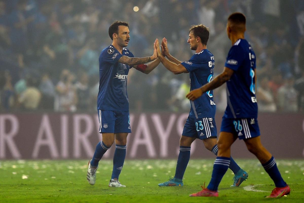 Sebastin Rodrguez empatou o jogo para o Emelec em cobrana de pnalti: 1 a 1