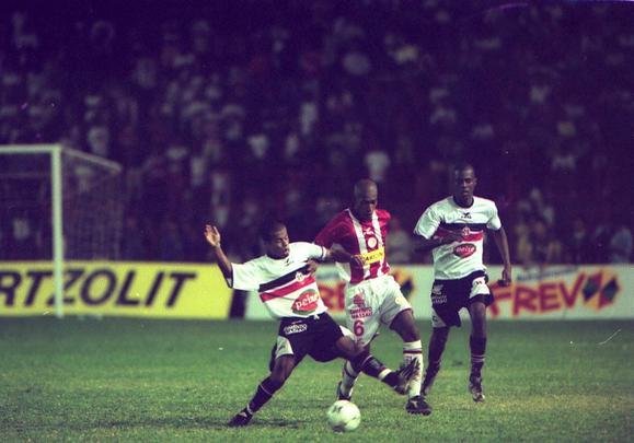 Outro uniforme do Santa Cruz para a temporada 2002 em criado pela Finta