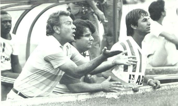 Mussula tambm foi tcnico do Atltico nos anos de 1975, 1978, 1983, 1984, 1993 e 1995. Na foto, ele no banco de reservas do Mineiro em 1984