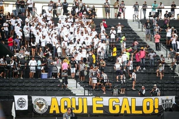 Fluminense e Atltico entraram em campo no Engenho para o duelo vlido pelo Brasileiro