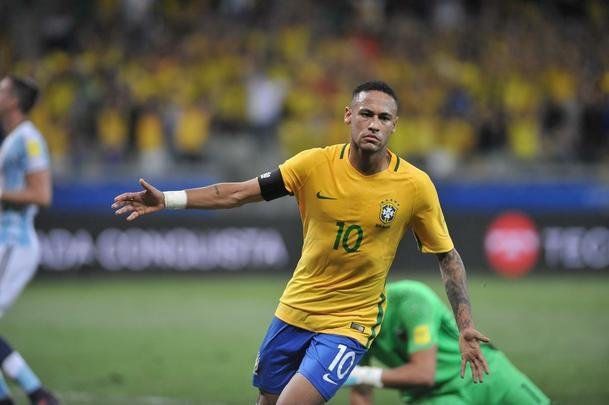 Neymar comemora seu gol no clssico diante da Argentina