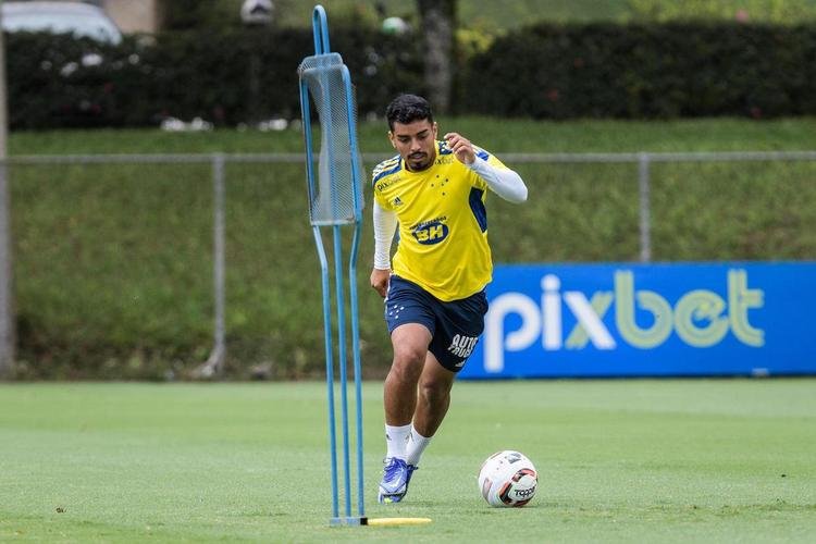 Matheus Bidu (lateral-esquerdo)