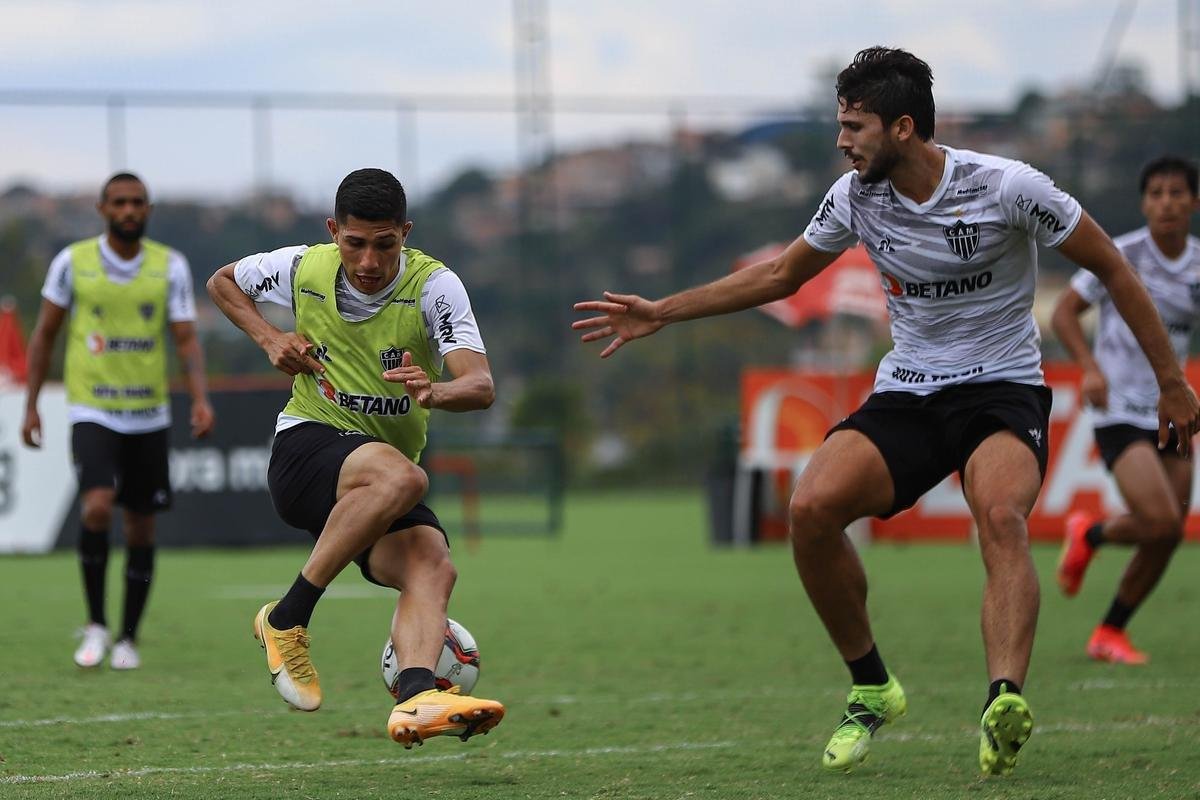 Depois da derrota para a Caldense, por 2 a 1, em Poços de Caldas, jogadores do Atlético voltaram ao trabalho nesta sexta-feira na Cidade do Galo.