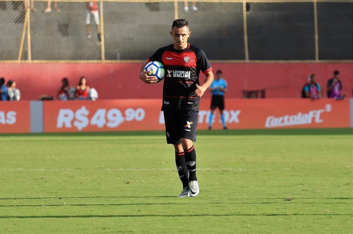 Vitória derrotou Atlético por 1 a 0, no Barradão, com gol de Léo Ceará