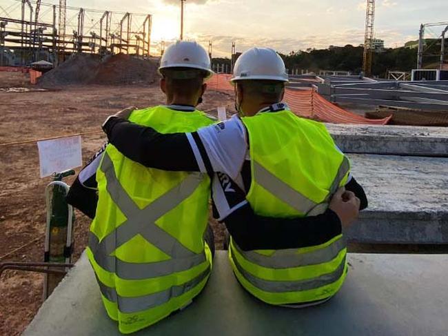 Felipe Silveira e o pai Wagner Lúcio na Arena MRV