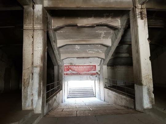 Na ditadura chilena do general Augusto Pinochet, o local serviu de priso para cidados chilenos e estrangeiros perseguidos pelo governo.