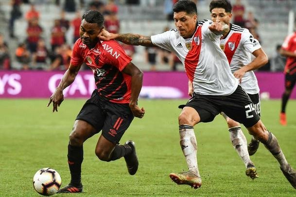 Enzo Prez (33 anos) - J passou por clubes tradicionais da Europa, como Benfica e Valencia. Foi convocado para disputar as Copas do Mundo de 2014 e 2018. Participou das campanhas da Libertadores (2018) e da Recopa Sul-Americana (2019).