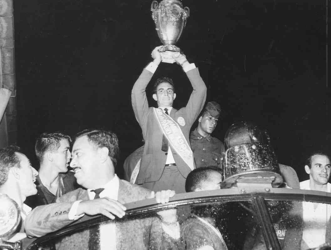 13 ttulos - Piazza (volante). Perodo: 1964 a 1977. Conquistas: 
Copa Libertadores (1976), Taa Brasil (1966), Campeonato Mineiro (1965, 1966, 1967, 1968, 1969, 1972, 1973, 1974, 1975 e 1977), Taa Minas Gerais (1973). 
