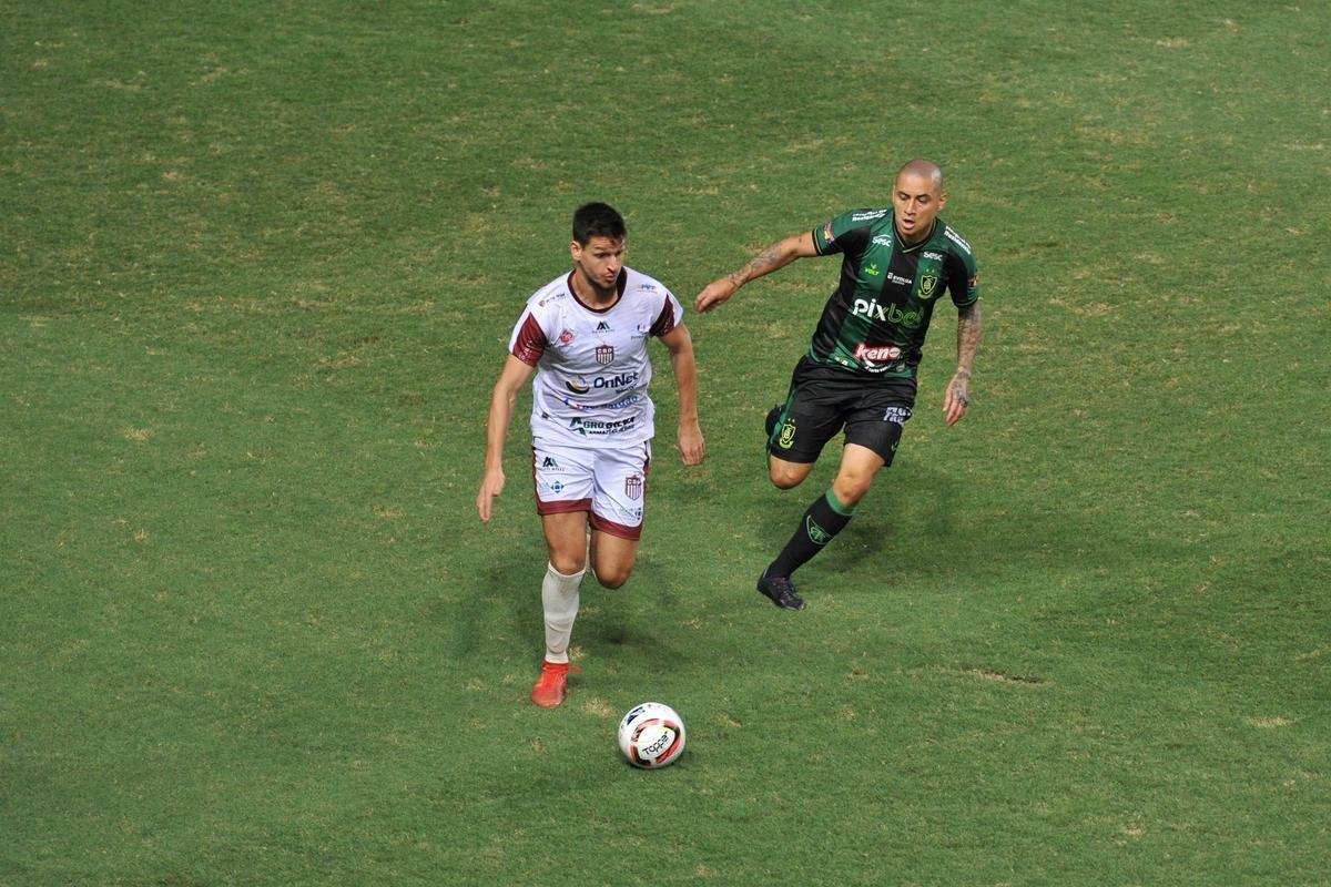 O Amrica recebeu o Patrocinense nesta quarta-feira (16), no Independncia, em Belo Horizonte, para confronto vlido pela 7 rodada do Campeonato Mineiro. A partida marcou a estreia do experiente goleiro Jailson com a camisa do Coelho.