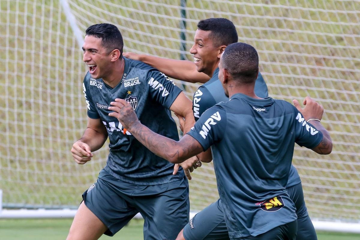 Jogadores e comisso tcnica do Atltico utilizaram novo uniforme pela primeira vez