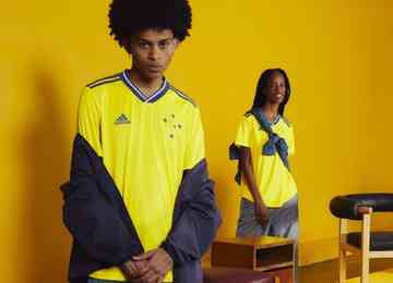 Clube divulgou imagens do novo uniforme, que tem estrelas soltas e é predominantemente amarelo, em referência ao ano de Copa do Mundo