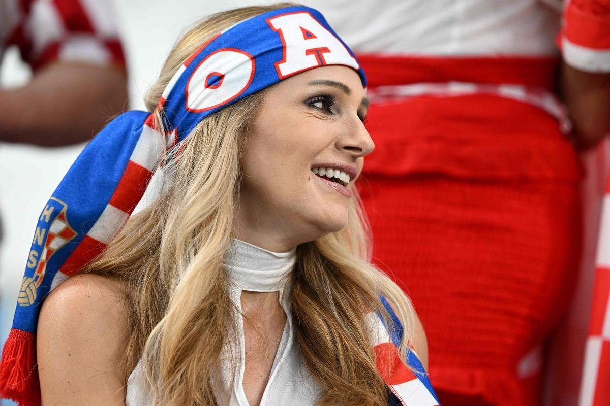 Torcida coloriu o Estdio Al Janoub, no Catar, para acompanhar a partida entre Japo e Crocia, pelas oitavas de final