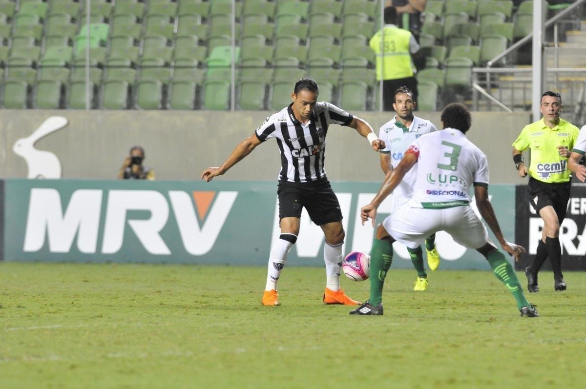 Fotos do primeiro tempo do clssico entre Atltico e Amrica, no Independncia, pela semifinal do Mineiro